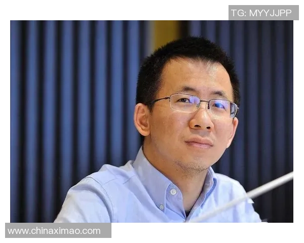 攀登人生的高峰：王娜与深度对话的启示与思考